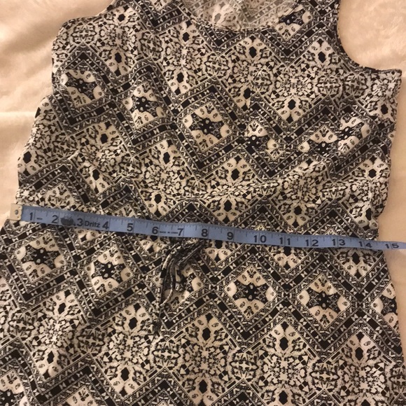 Black and White Printed Mini Dress With Tie Waist And Front Pocket 🖤 - Picture 7 of 11